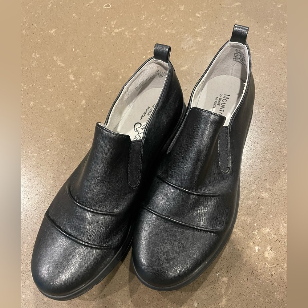 Mountain Sole by White Mountain Black Leather Loafers